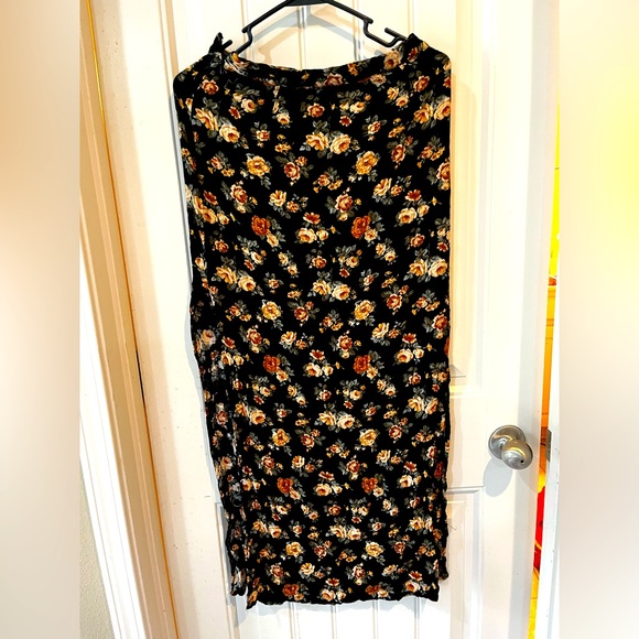 Too small. Had baby. Loved this outfit so much - Picture 1 of 4